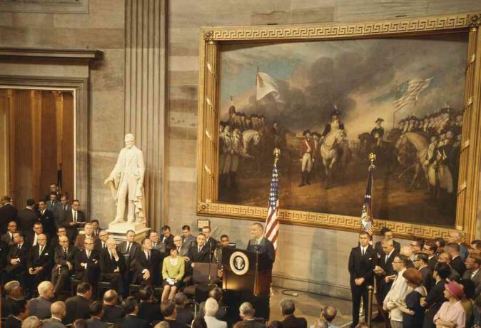 जॉन ट्रंबल पेंटिंग से पहले राष्ट्रपति जॉनसन