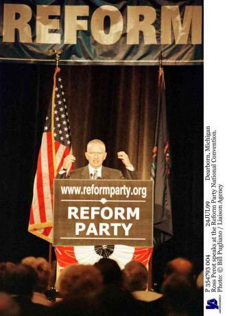 रॉस पेरोट सुधार पार्टी के राष्ट्रीय सम्मेलन में बोलते हैं